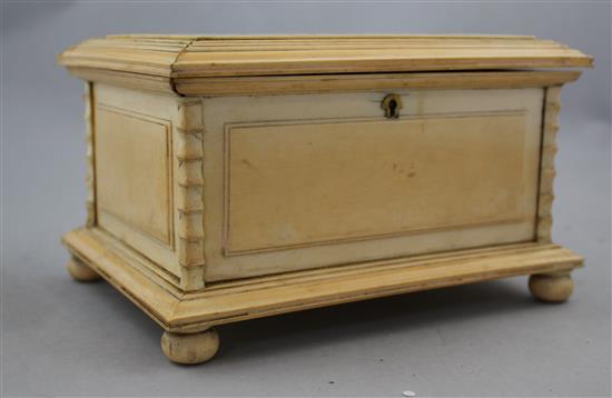 A late 19th / early 20th century Anglo Indian ivory jewellery casket, 8in.